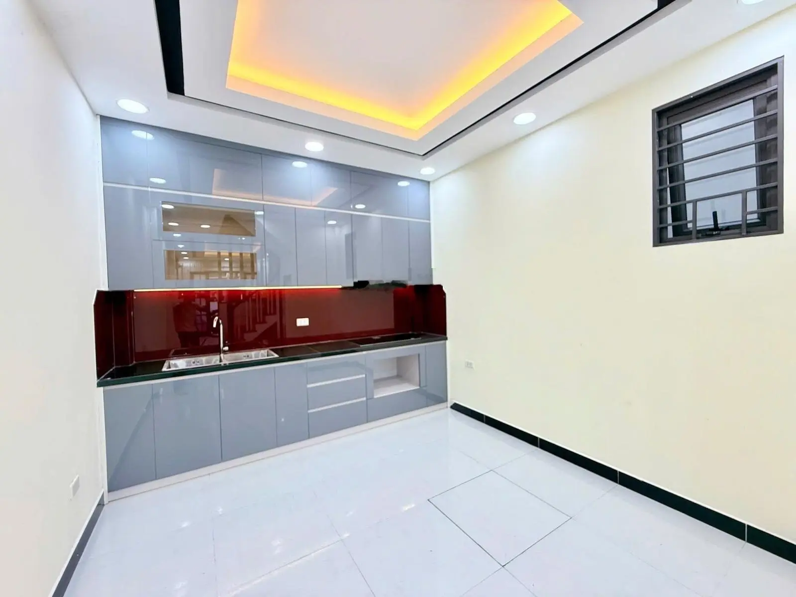 Bán nhà Phương Canh cạnh Trịnh Văn Bô - ô tôo đỗ cửa 50m2 - 4 tầng, full nội thất - giá 6.x tỷ