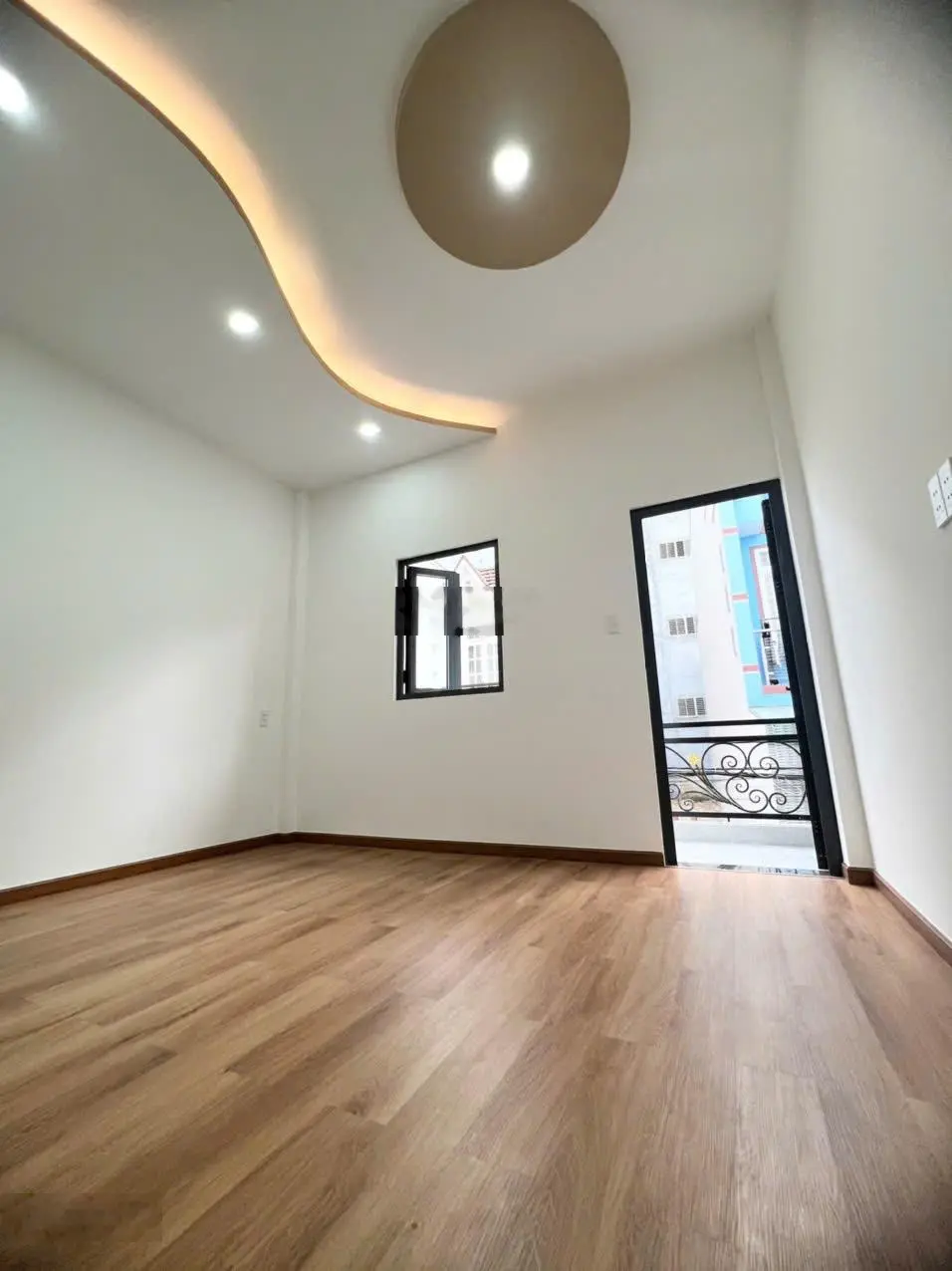 Bán nhà Đình Phong Phú, TNP B, Q9, Tp.Thủ Đức. DTSD: 90m2, 2lầu, SHR, hoàn công, nở hậu, nhà mới