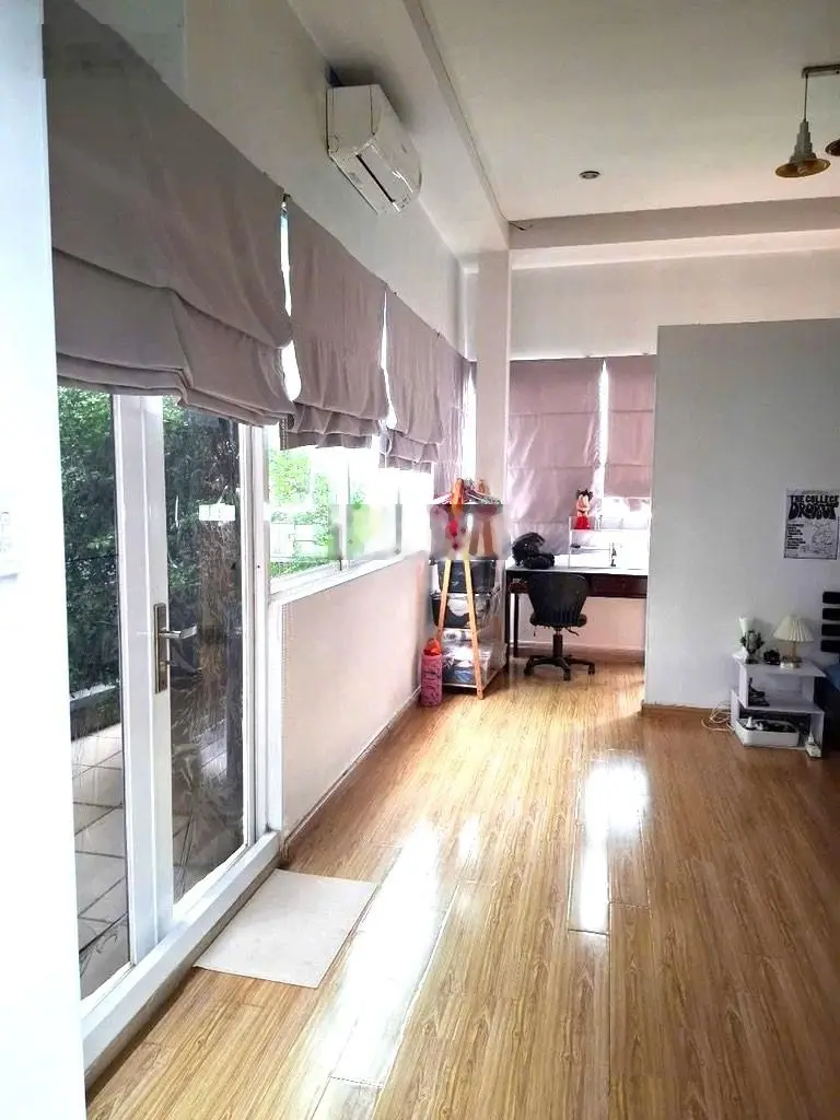 Bán biệt thự ngay nhà ga t3 - tân bình - dt 151m - 3 tầng btct -ngang hiếm 7m - đường nhựa thông