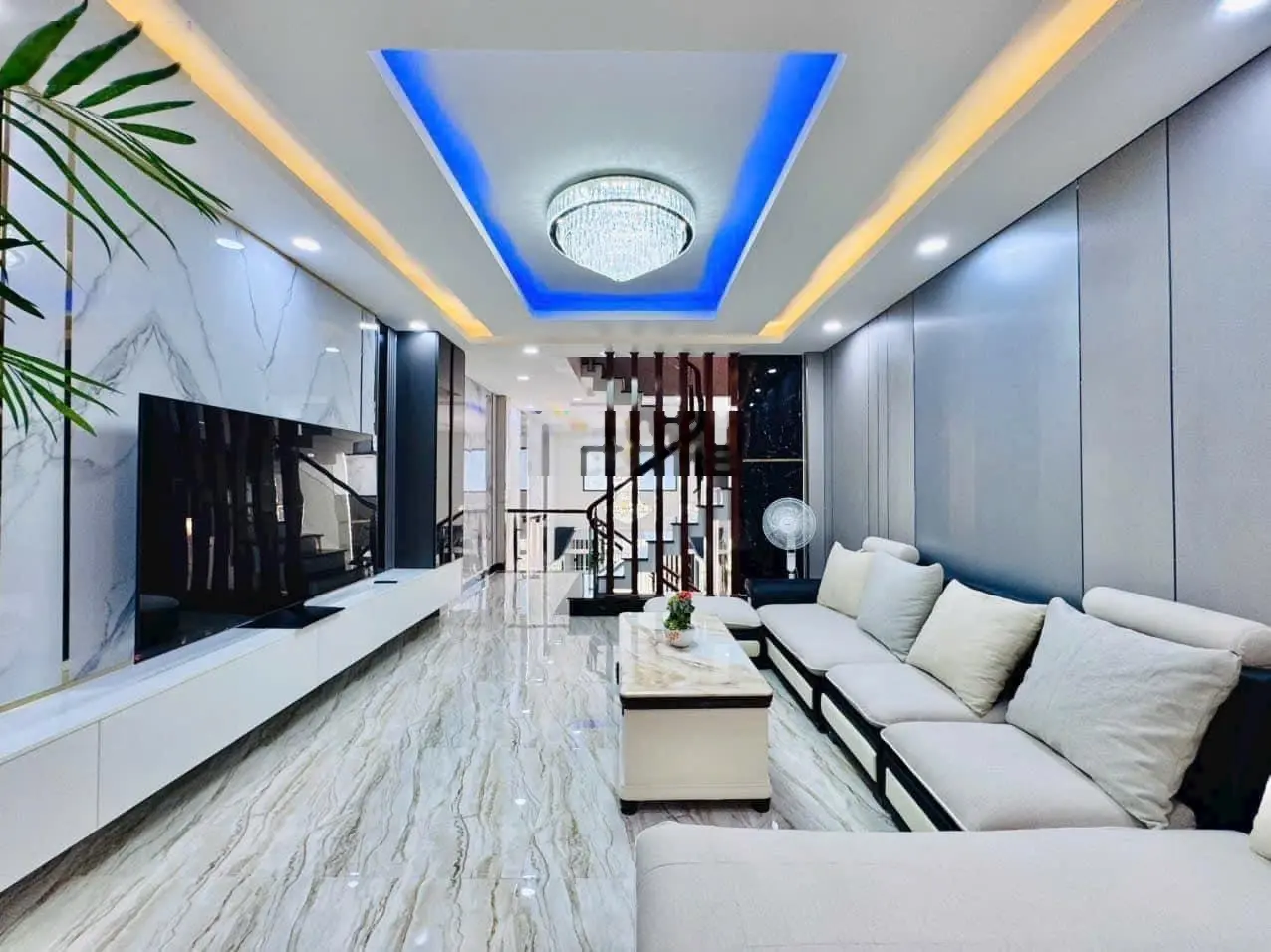 Chính chủ cần bán nhanh nhà đẹp Nguyễn Văn Nghi- GV. DT: 64m2. GIÁ 3TỶ560. Cho thuê 18tr/th. Sổ sẵn