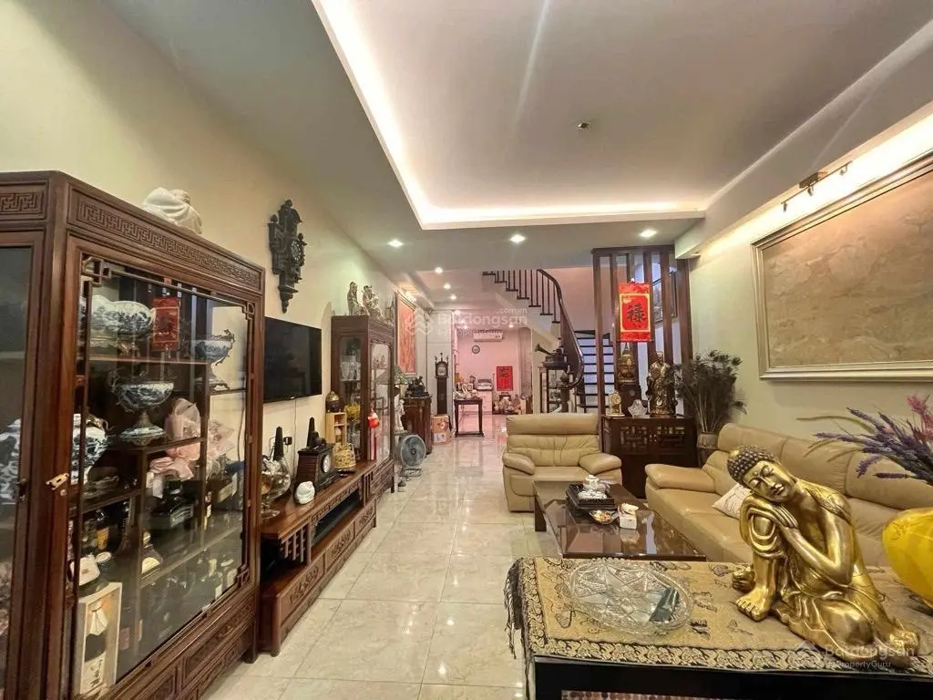 Bán nhà phố Lạc Trung - Phân lô cán bộ - Ô tô tránh nhau - 70m2 - 4PN. Giá: 20,5 tỷ. LH: 0779 548 ***