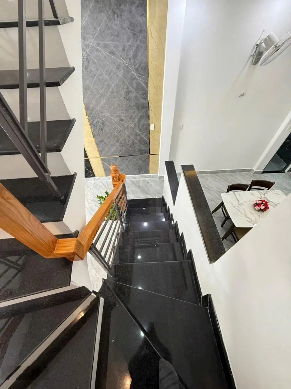 Bán nhà 4x10 m, nở hậu 6m, liền kề Gò vấp, vị trí trung tâm sầm uất nhất Q12.