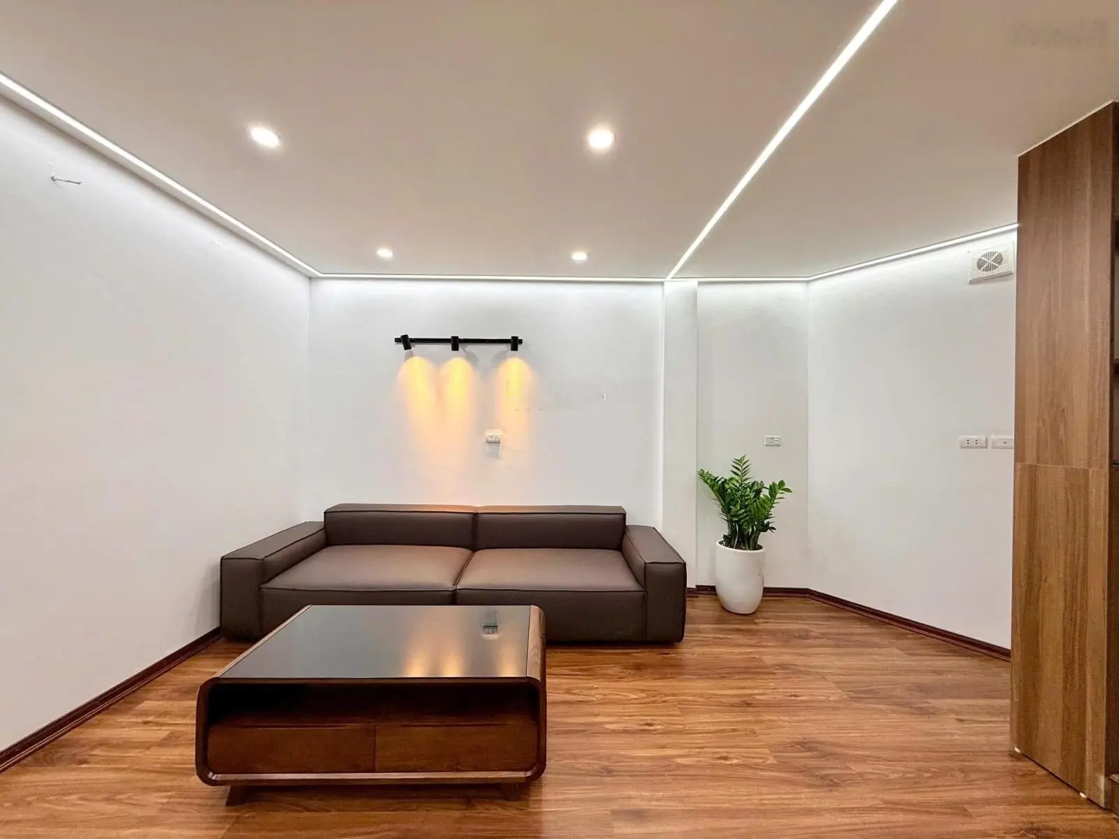 Bán nhà Kim Hoa, cực đẹp, cách ô tô 40m, ngõ nông, phù hợp gia đình trẻ. 30m 6 tầng nhỉnh 6 tỷ