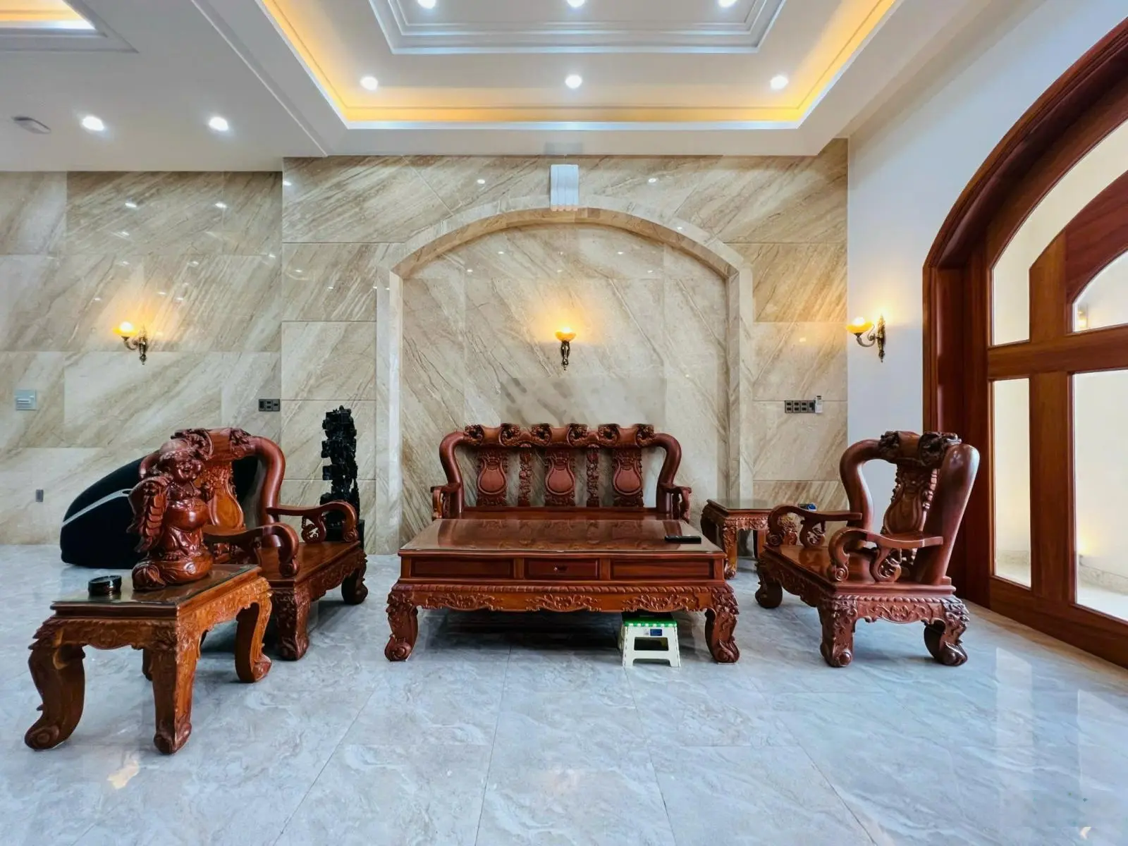 Bán dinh thự 4 lầu diện tích gần 1000m2 mặt tiền kinh doanh đối diện TTTM Emart Phan Huy Ích