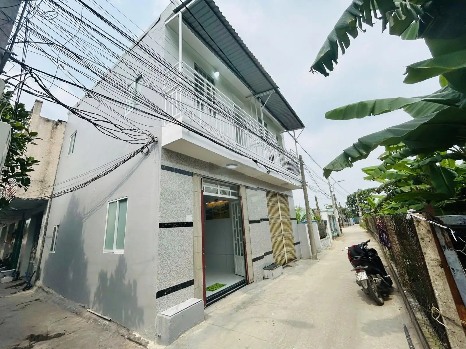 Nhà 2 mặt tiền đường ô tô giá chỉ 880tr ngay trung tâm thị trấn Cần Giuộc