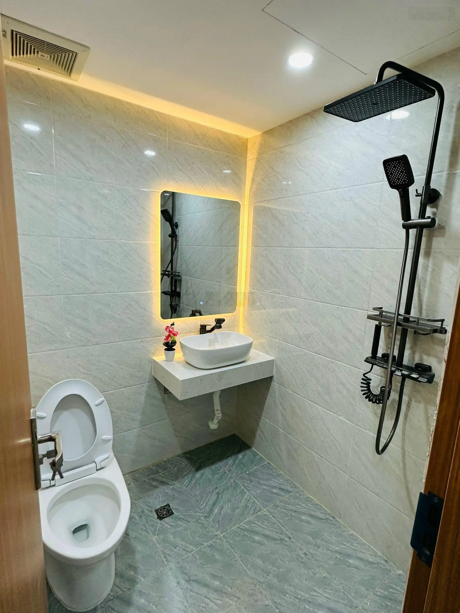 Bán căn hộ full nội thất cực đẹp tại HH2 Bắc Hà 103m 3N3wc giá chỉ nhỉnh 5 tỷ. LH: 0964 380 *** e Trí