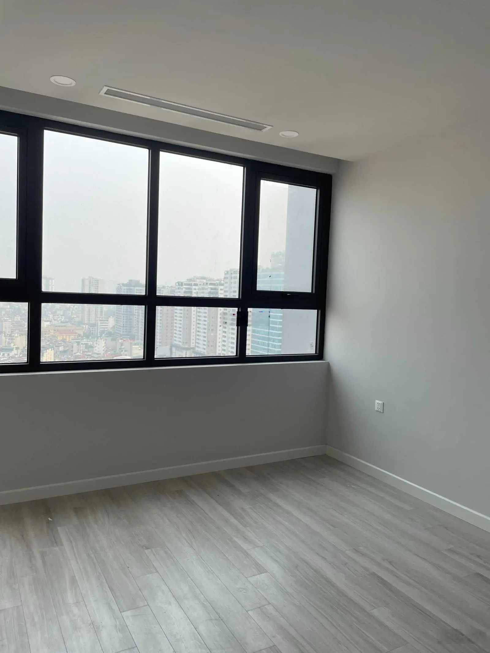 Bán căn chung cư 150m2 4 phòng ngủ cách trường Ams 1.5km đang làm sổ có lot đỗ ô tô