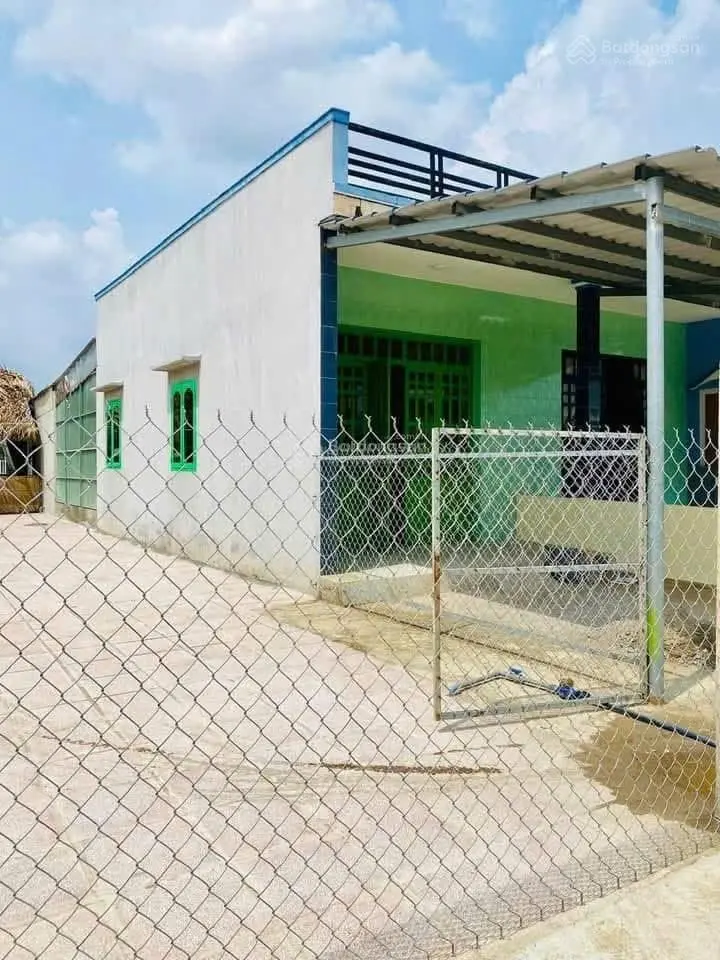 Bán gấp miếng đất siêu rộng, có sẵn nhà cấp 4 ngay cần đước - long an giá 990 còn thương lượng