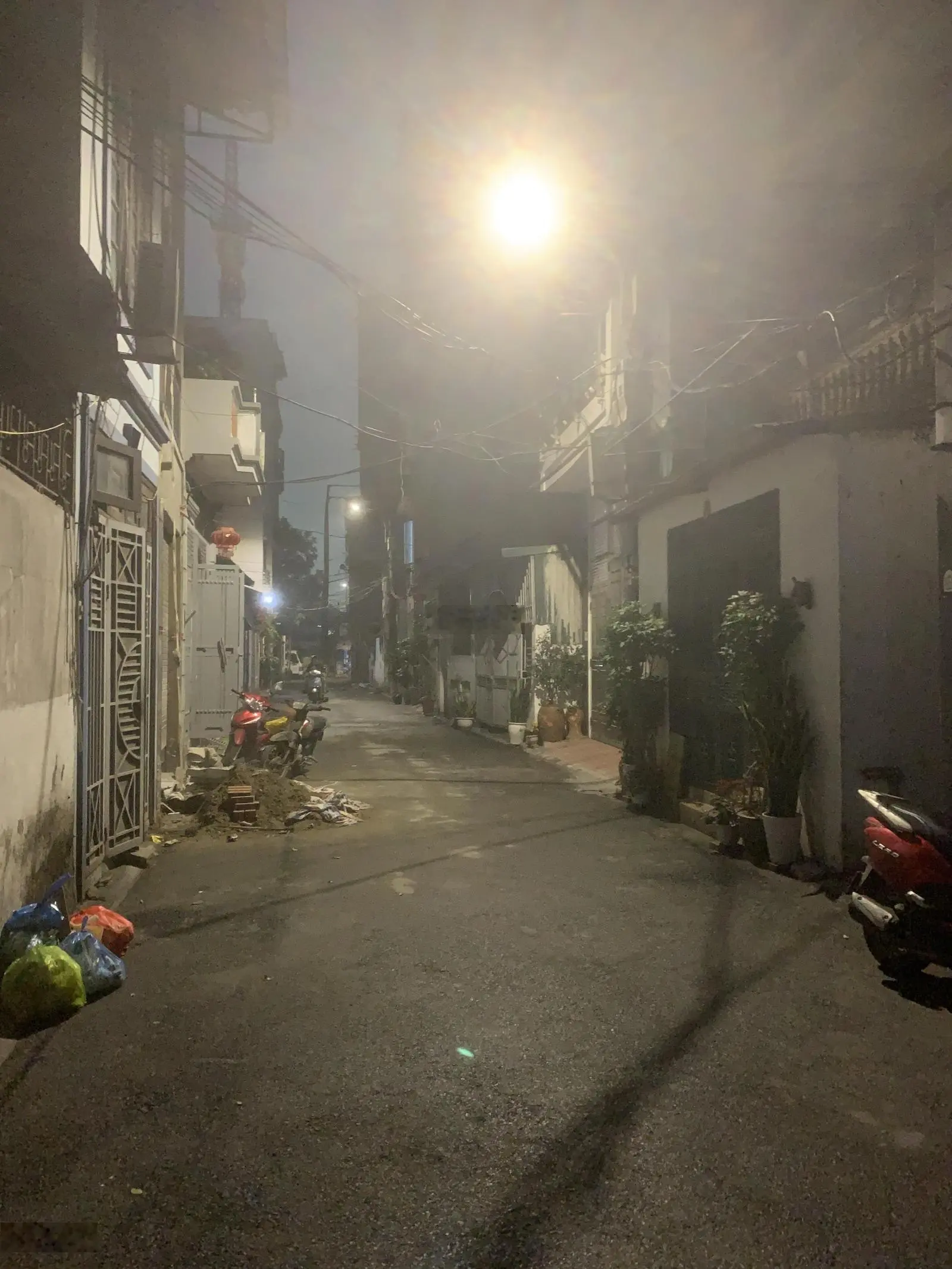 Chính chủ cần bán nhà C4 lô góc khu 918 - Long Biên, diện tích 48,9m2 MT3,8m nở hậu 5,2m, giá 7,7tỷ
