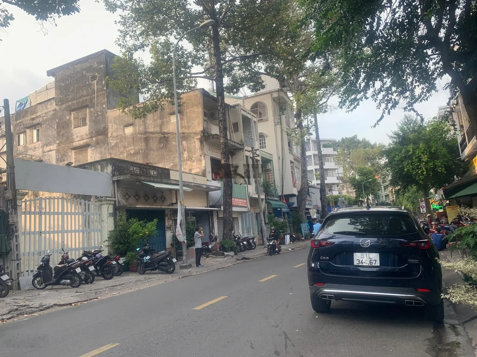 Bán nhà MTNB đường Trần Hưng Đạo, P1, Quận 5 giáp Q1: DT 500m2 full thổ, cấp 4 chỉ 240 triệu/m2