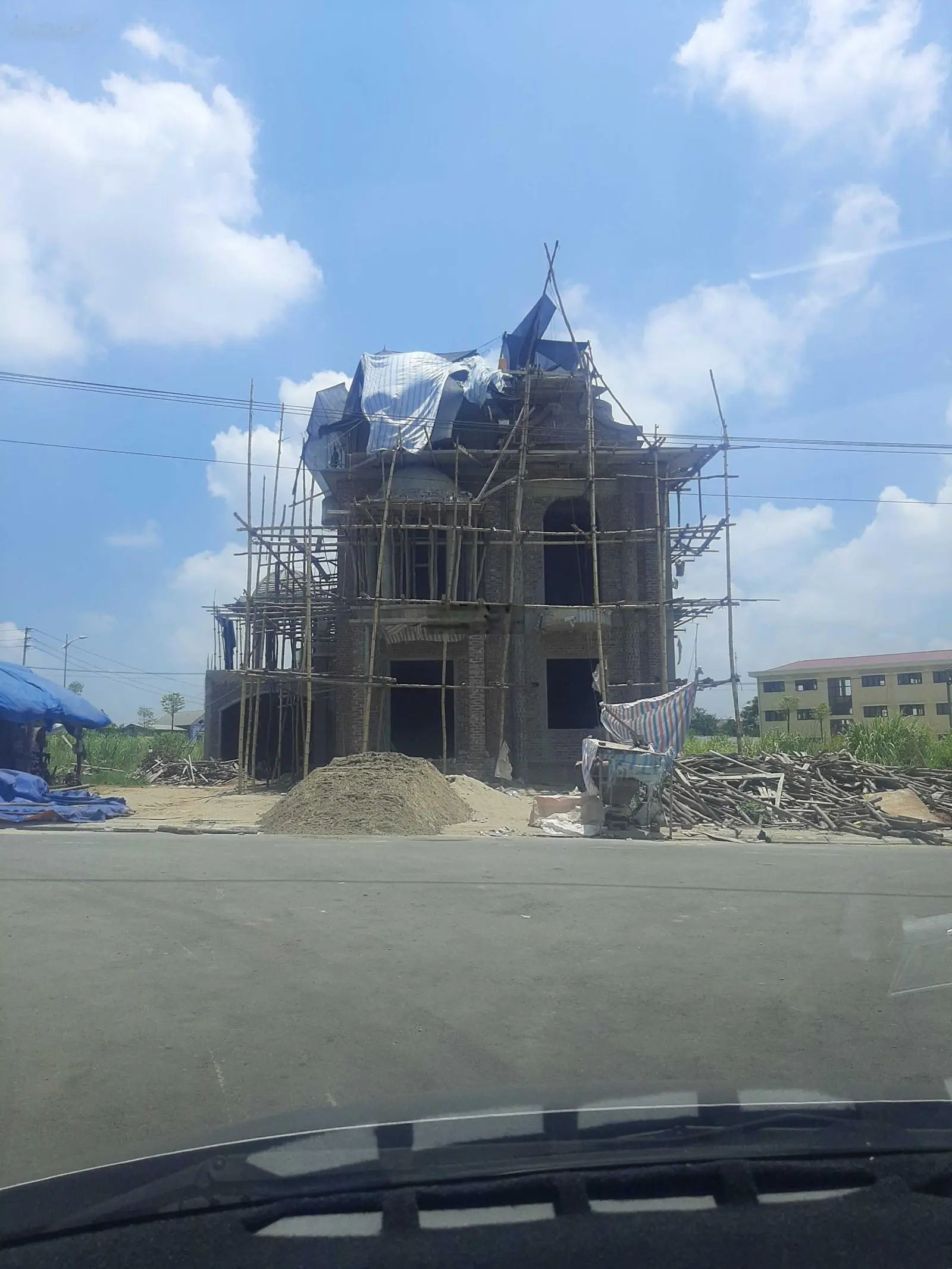 Chính chủ bán 103 m2 đất ở đô thị thị trấn Yên Bình - Yên Bái view bể bơi, nhà sự kiện