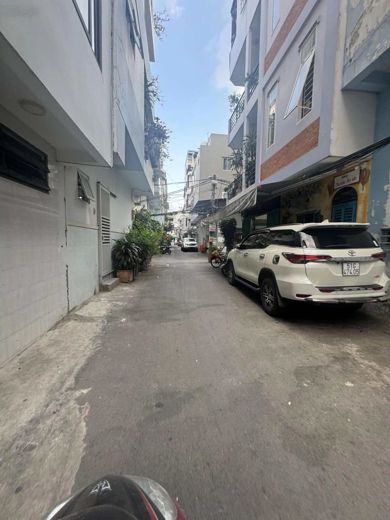 Bán gấp nhà hẻm xe hơi tránh khu dân trí cao đồng bộ