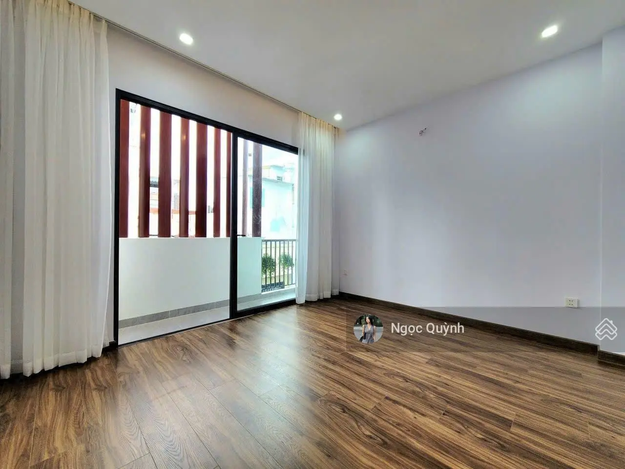 Bán gấp nhà 53m2 đường Thích Quảng Đức P5 Phú Nhuận. Giá 2 tỷ 950 Sổ riêng. Còn HĐ thuê 9tr/tháng