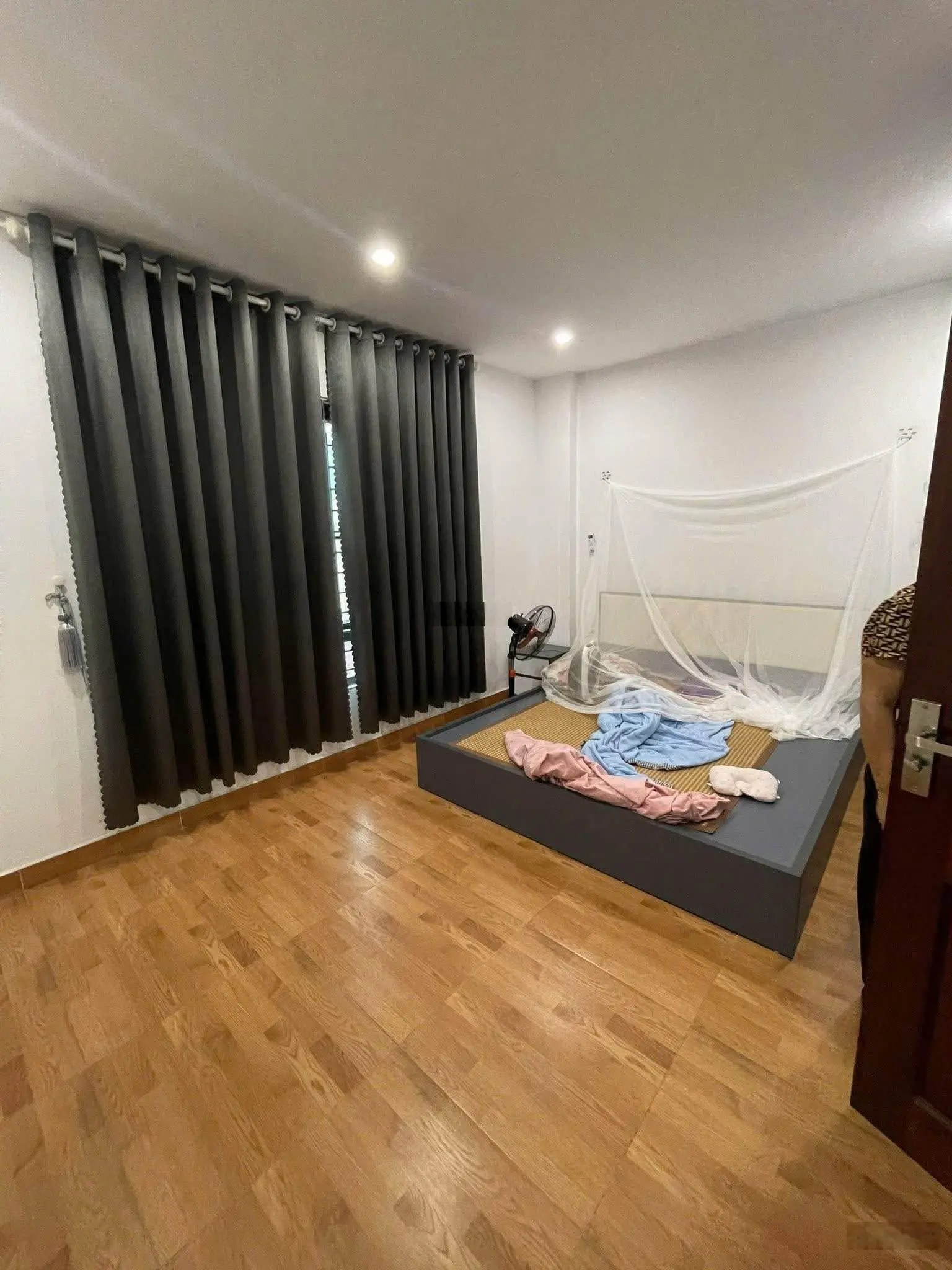 Bán Nhà Dân Trần Cung 38m-5 Tầng ,Phân Lô 2 Thoáng , gần Phố ,Ngõ Thông , Kinh Doanh