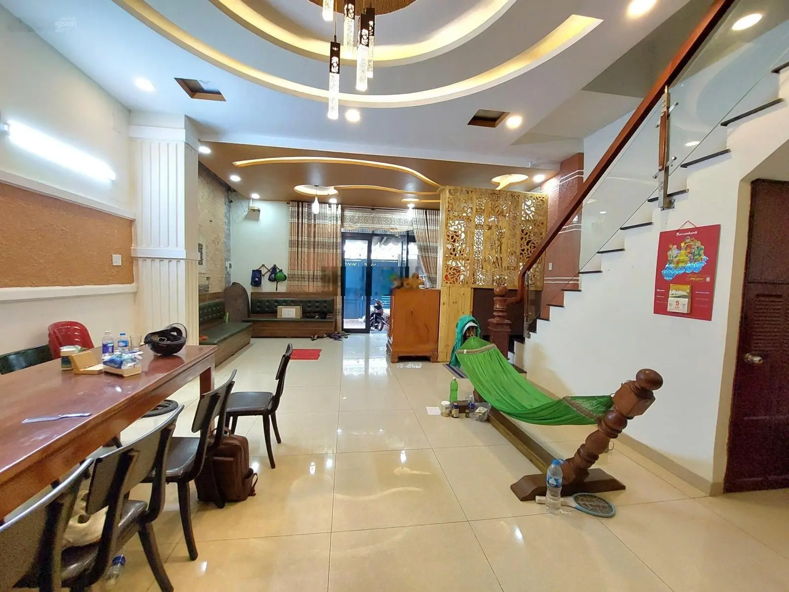 Bán gấp nhà riêng tại Lê Minh Xuân H Bình Chánh chỉ với 3,89 tỷ, DT 85m2, 5PN, 4WC, đẹp còn bớt lộc