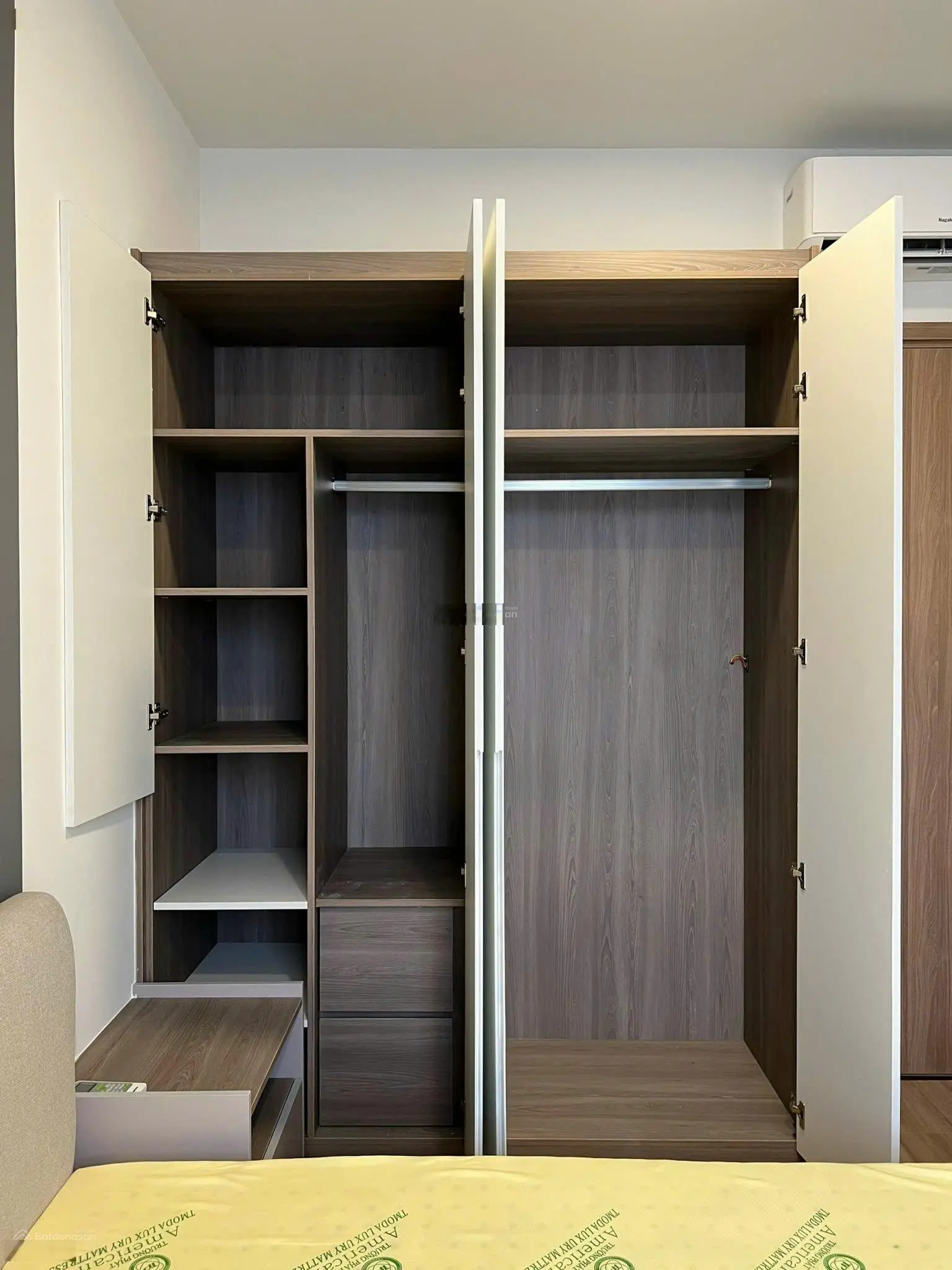 Bán căn hộ Soho Residence 2PN DT 50m2 Giá 5.7 tỷ tầng cao view thoáng PKD Novaland
