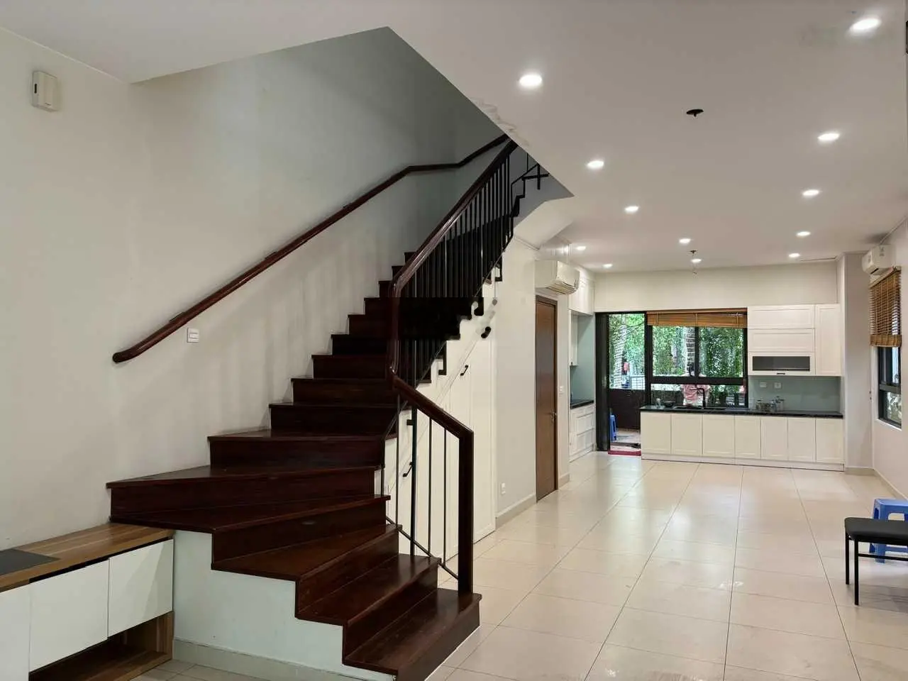 Biệt thự song lập thoáng 2 mặt trước sau, đường trục chính Long Cảnh