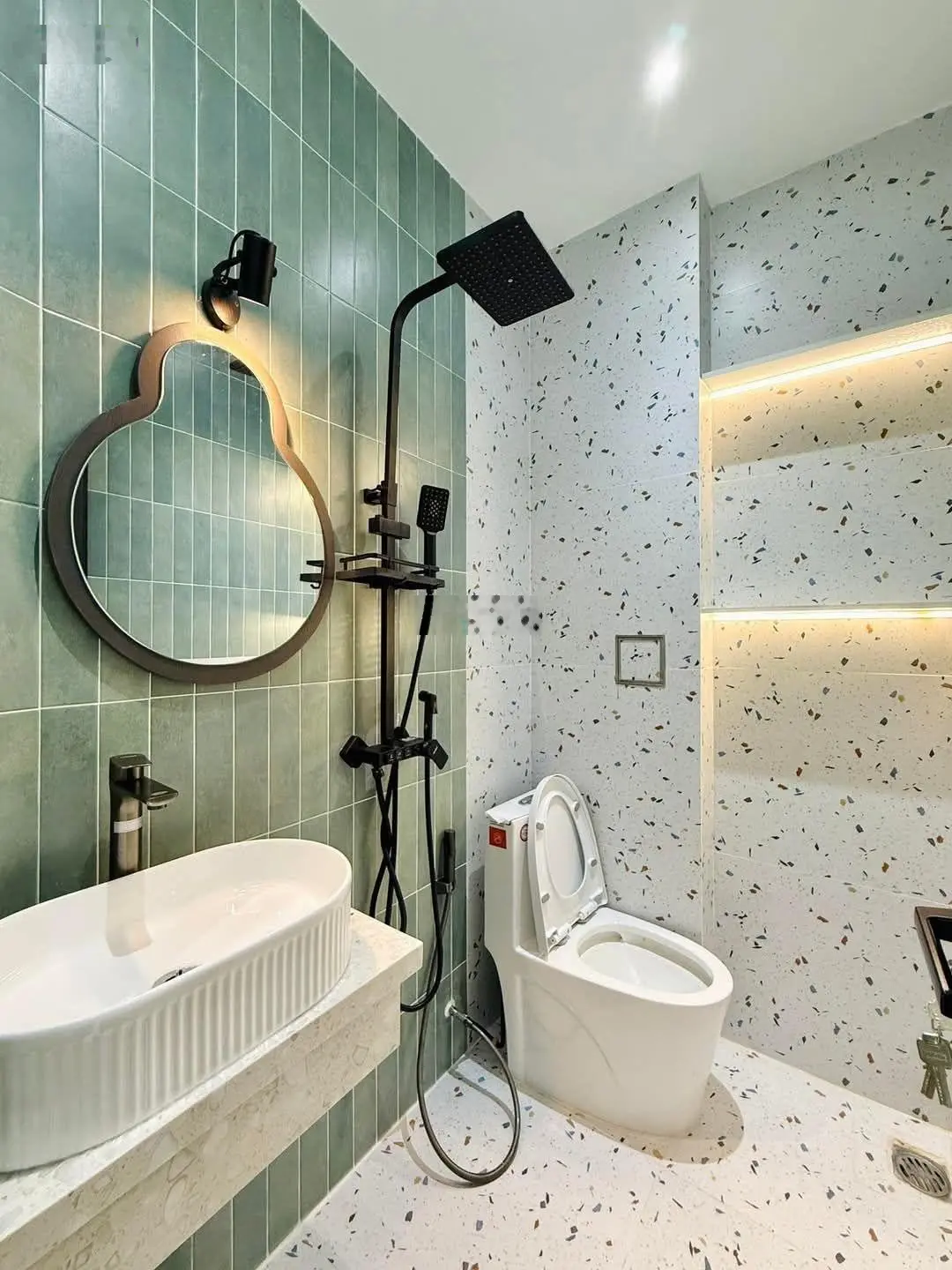 Bán nhà gần Vincom Phan Văn Trị full nội thất một trệt 2 lầu giá 4,99 tỷ TL