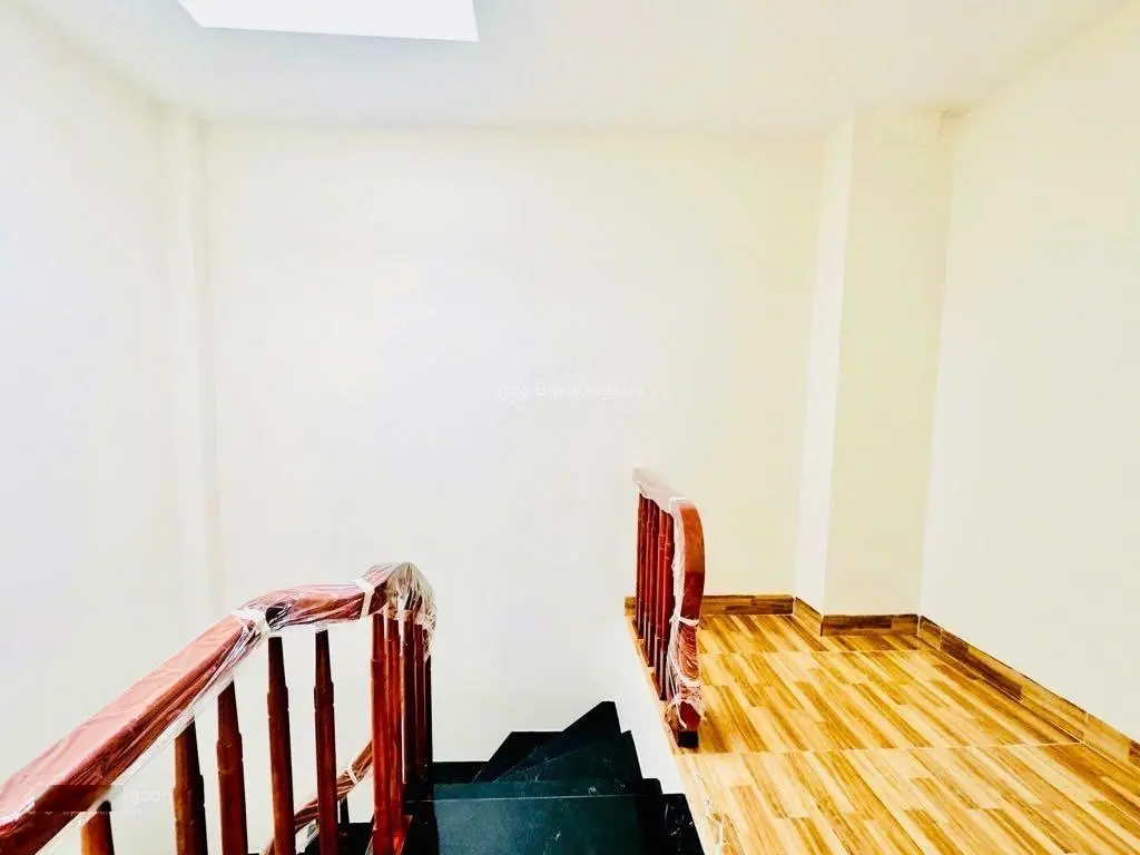 Bán nhà quận Hoàng Mai, xây mới, ô tô đỗ cổng, gần bãi gửi ô tô, 30m2x5T, nhỉnh 4 tỷ