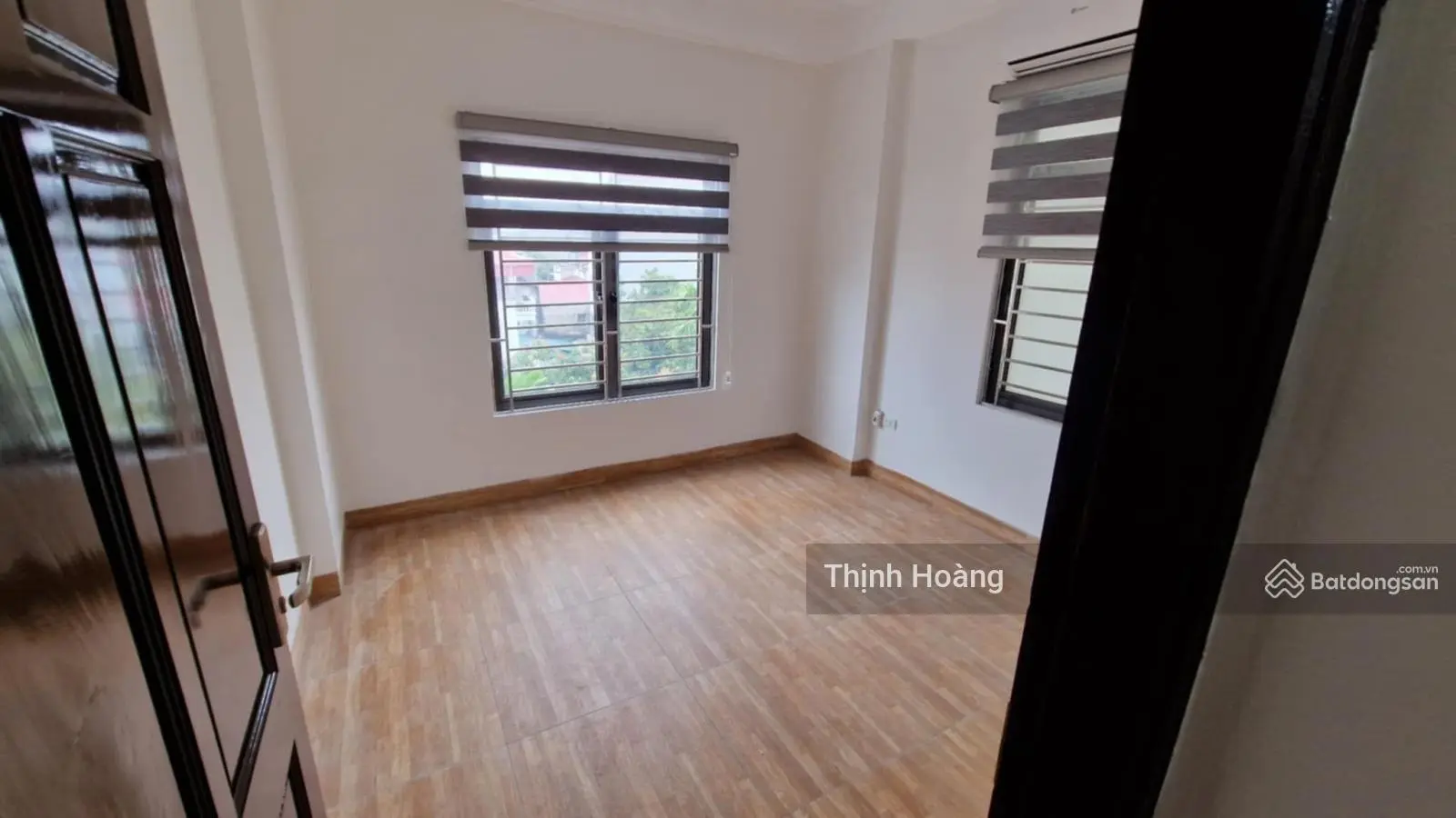 Bán nhà lô góc thạch bàn ô tô đỗ cửa ngõ thông xe tải chủ ngộp giá nào cũng chốt!