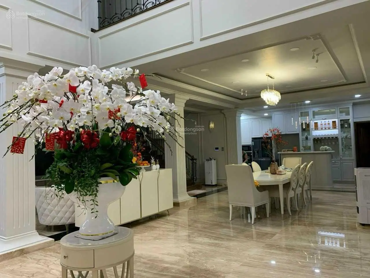Biệt thự hồ bơi sân vườn Nguyễn Văn Hưởng, Thảo Điền Q2 DT 18 x 22 m, DTCN 400 m2 2 lầu sân thượng