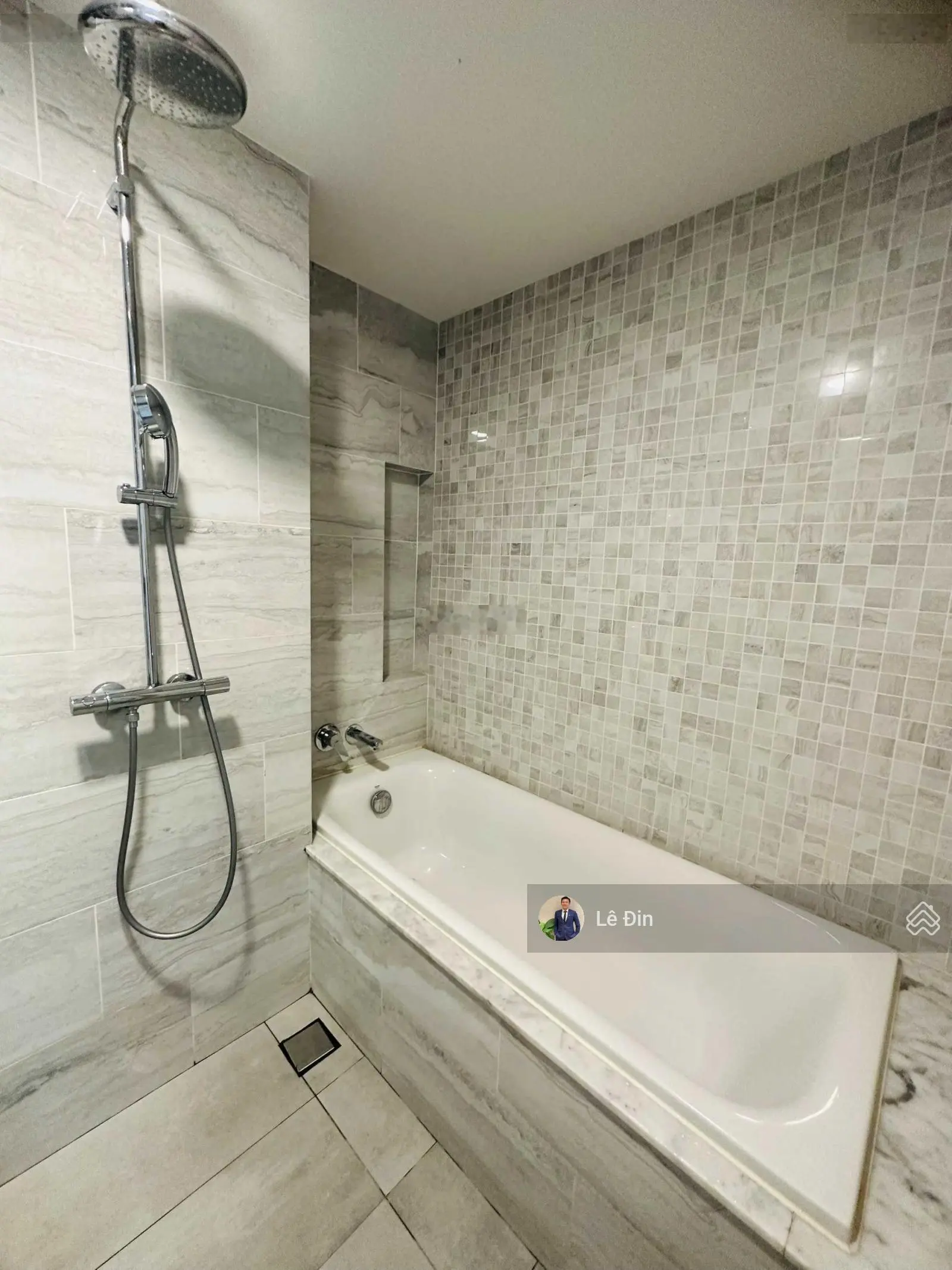 Khách kẹt tiền bán lỗ 2PN 73m2 Kingdom 101 tầng đẹp view thoáng giá 5 tỷ. LH: 0907 582 *** Mr Đin