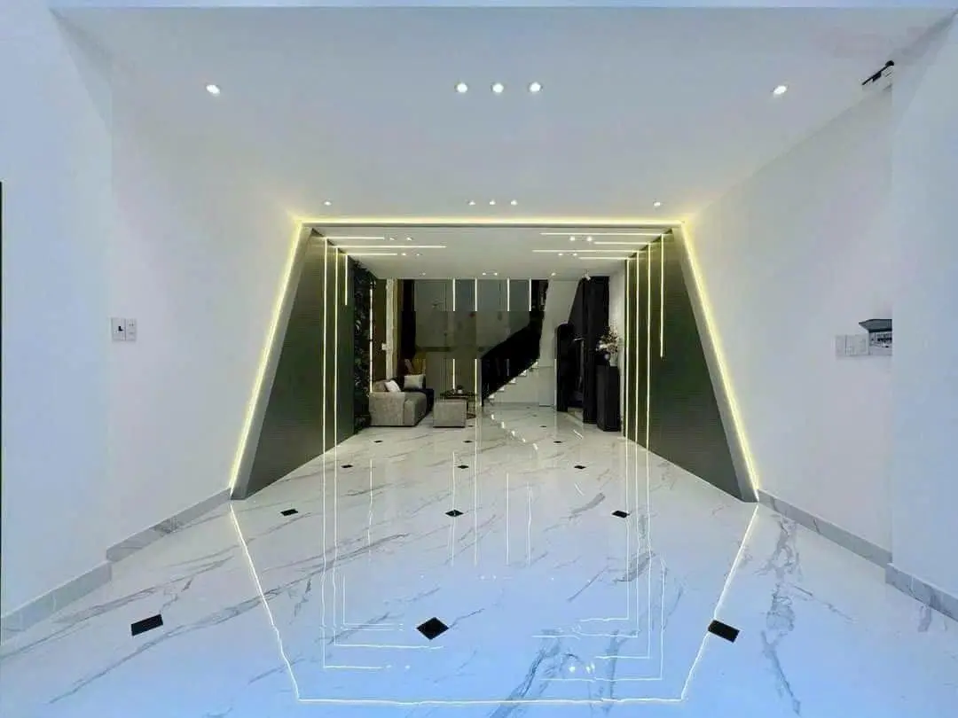 Bán nhà khu Lotte Cộng Hòa. Nhà 55m2 Hoàng Sa xây 1 trệt 2 lầu + sân thượng. Sổ riêng, giá 2 tỷ 890