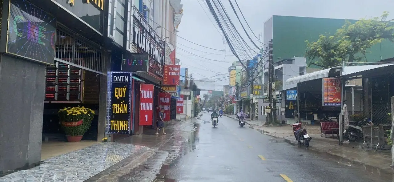 Bán MT KD đường Trần Quang Diệu, TP Quảng Ngãi. DT 1000m2, MT 11.5m, đường 10m, đang kinh doanh