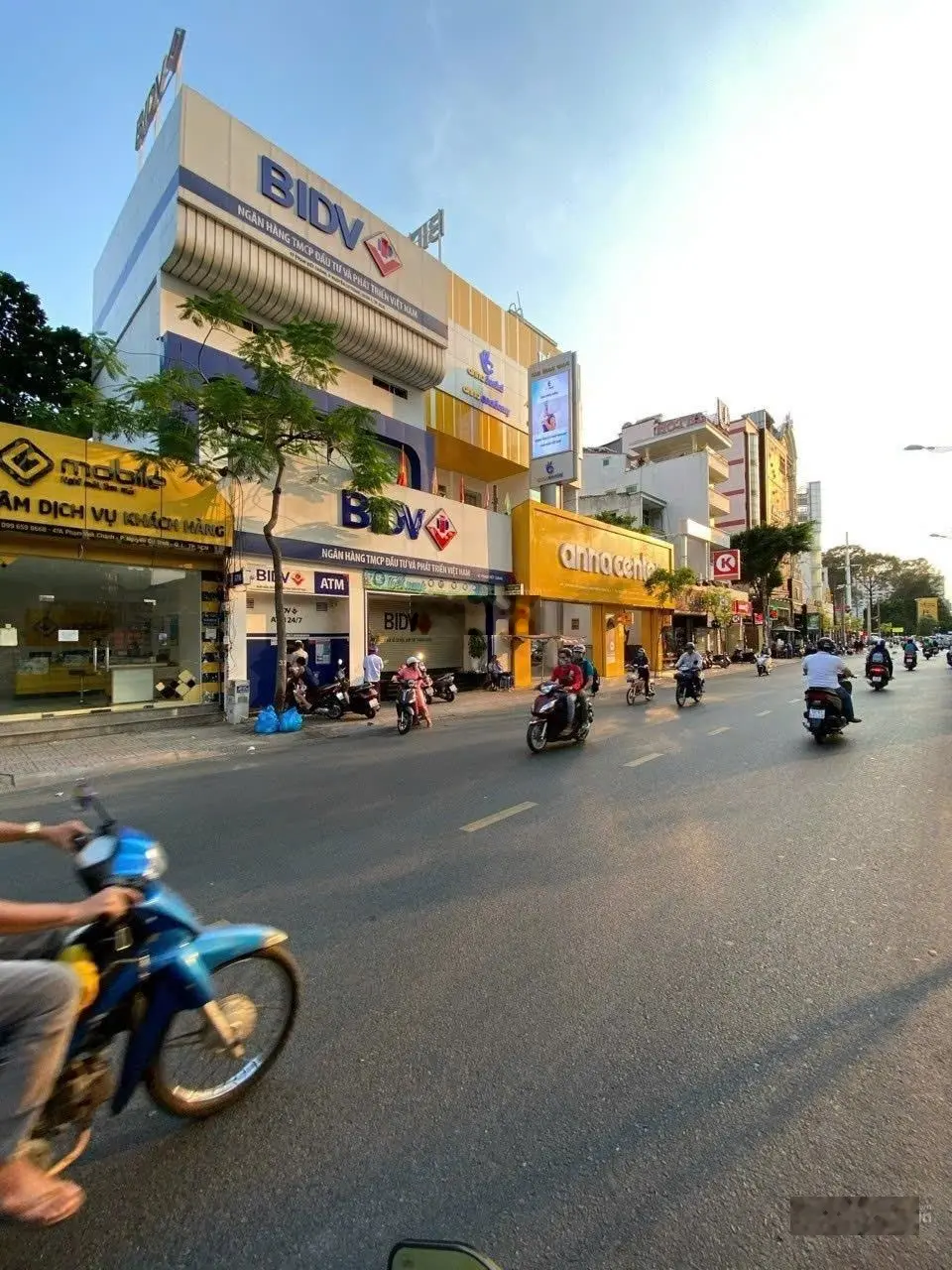 Siêu Phẩm Nhà Mặt Tiền Ngô Thị Thu Minh P2 Q.TB, DT:9x18m, 3 Tầng, HĐT:80tr, Giá:39Tỷ