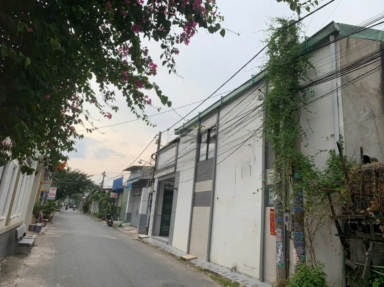 Hạ giá thêm 300tr, bán nhà mặt đường kinh doanh, buôn bán nhỏ