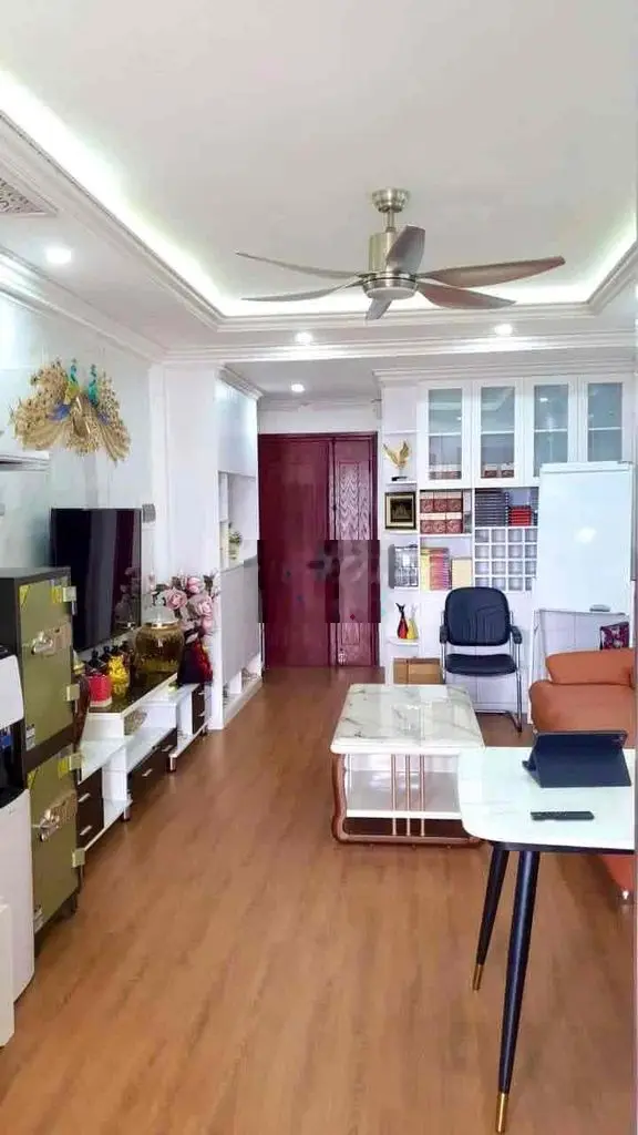 Bán gấp CC 2 PN Lucky Bắc Hà, nội thất 5 sao, 2 ban công 68m2 3.X tỷ