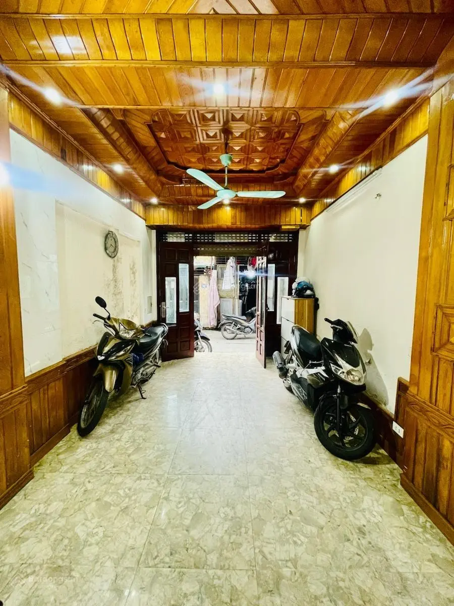 Bán nhà phố Tân Mai - quận Hoàng Mai - ngõ thông - oto 7 chỗ vào nhà. Mặt tiền 3,5m