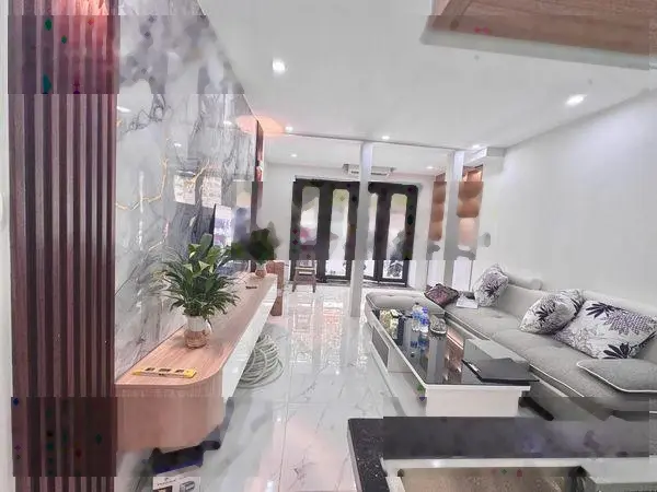 Nhà đẹp quan hoa-7.5 tỷ-40m2-6t thang máy- ngõ trải nhựa-ba gác tận của- trước nhà rộng- gần phố.