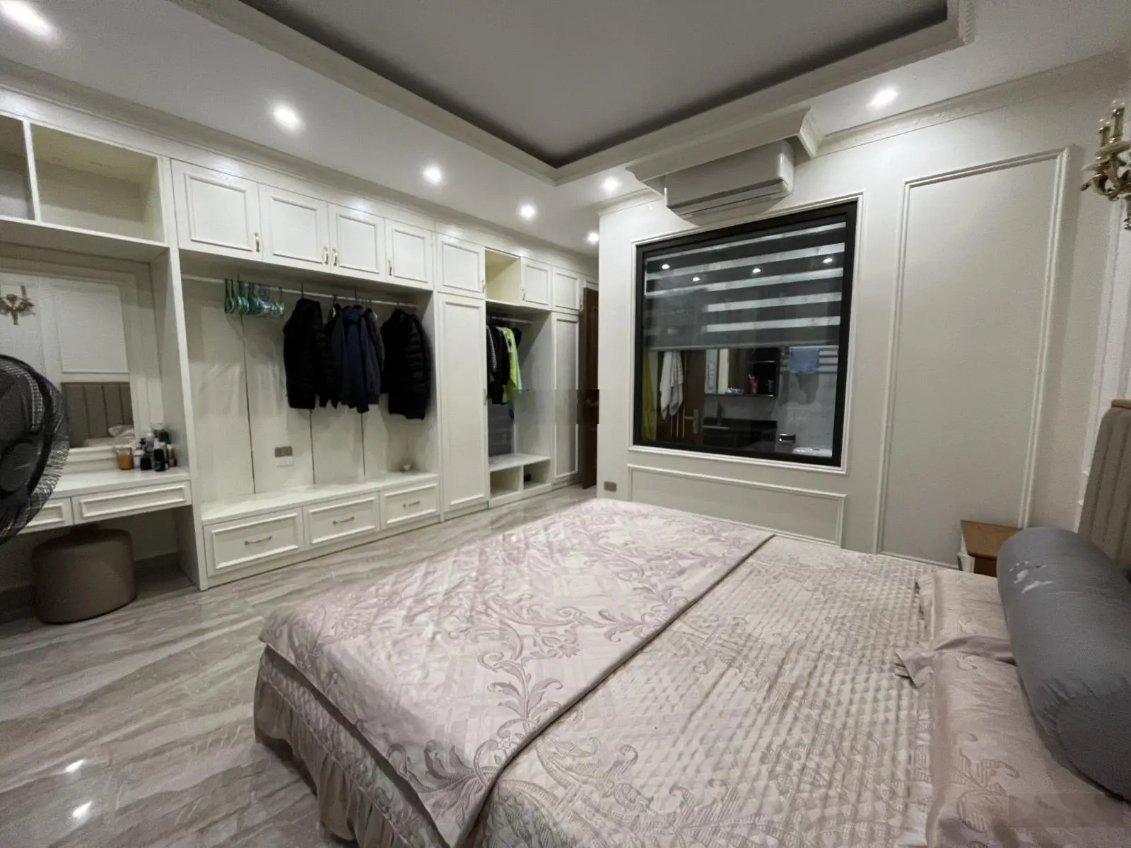 Duy nhất ăn góc Hoàng Huy Mall, Đông Nam, nội thất đẹp, có thang máy, cần bán gấp, Lh 0389 451 ***