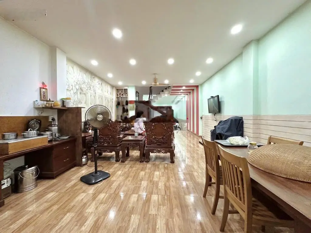 1 căn nhà với diện tích siêu rộng, vị trí trung tâm, cao tầng, thông số vàng mà giá chỉ 55 triệu/m2