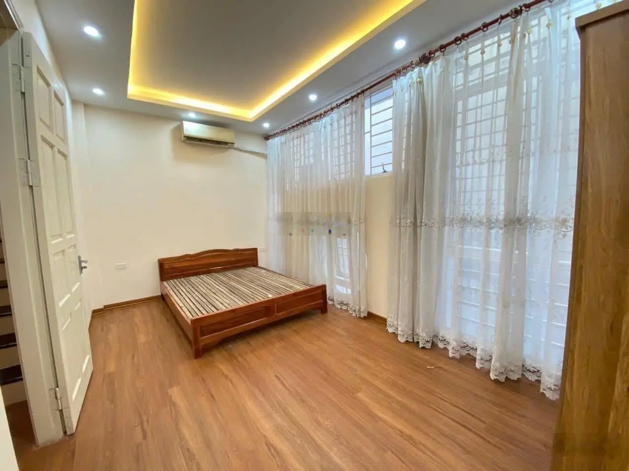 Bán nhà Cầu Giấy - 5 tầng - MT: 5.2m. Giá 6,7 tỷ