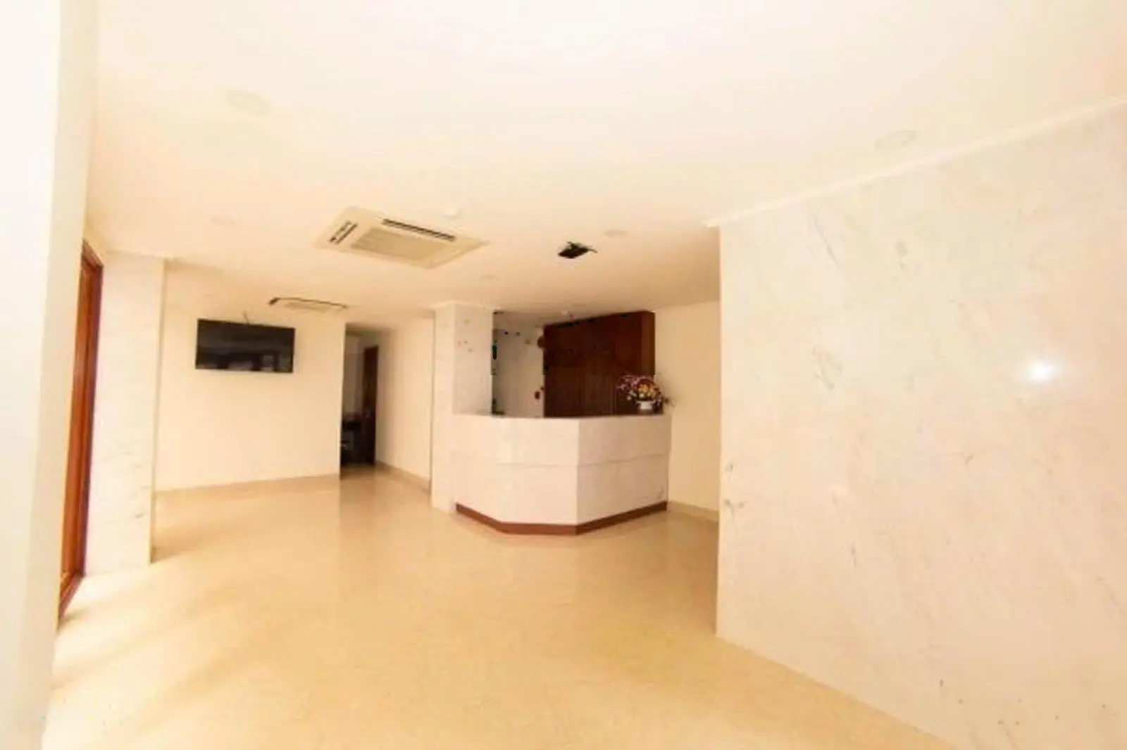 Cần bán khách sạn 7 tầng khu Quân Trấn (khu phố Tây sầm uất) - Giá chỉ 17tỷ (thương lượng)