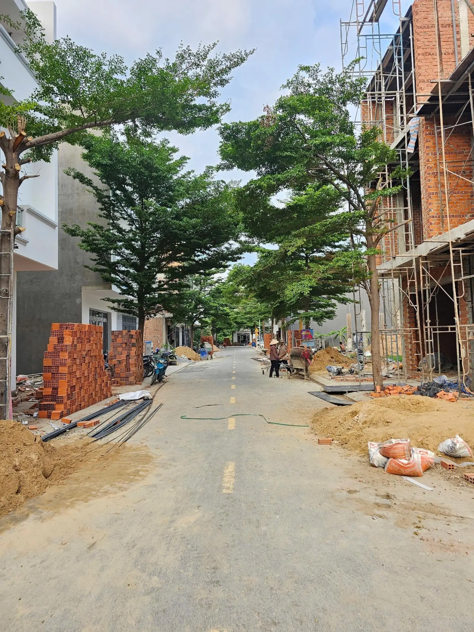 Nhà hoàn công KDC đồng bộ, cách DT743 chỉ 300 m. Đường 12m thông