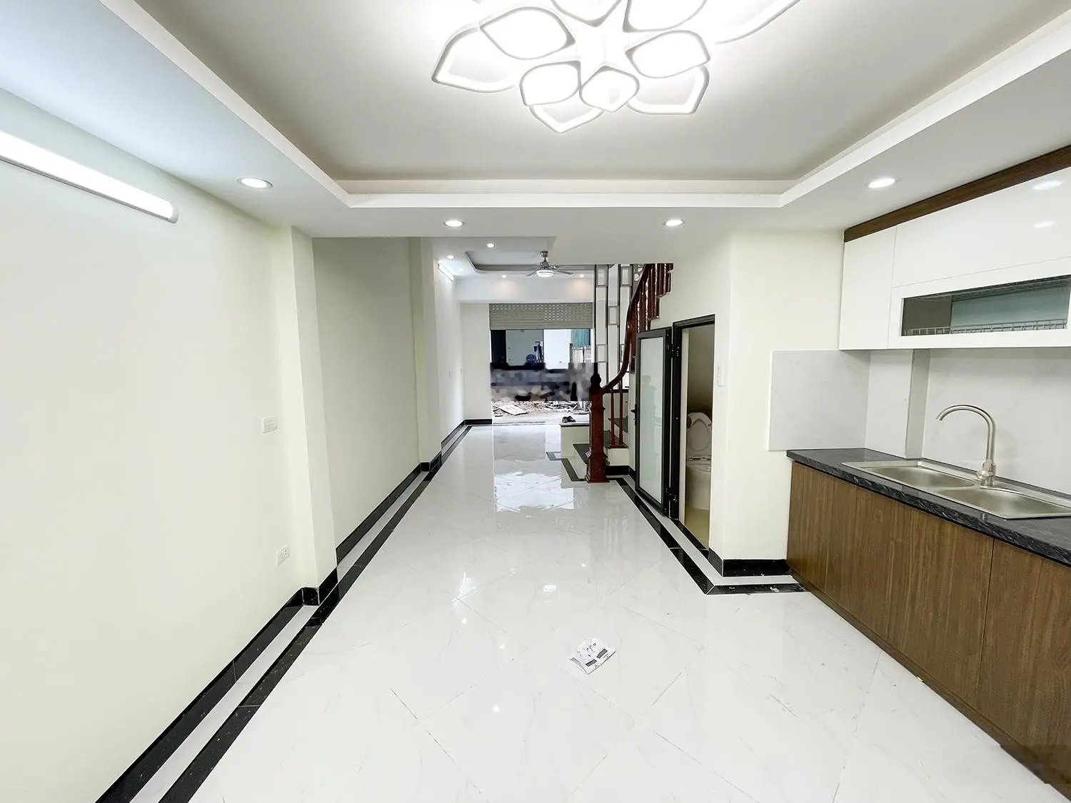 Bán gấp nhà 4 tầng, đồng nhân, đông la, oto đỗ cửa. full đồ lh 0941 911 ***