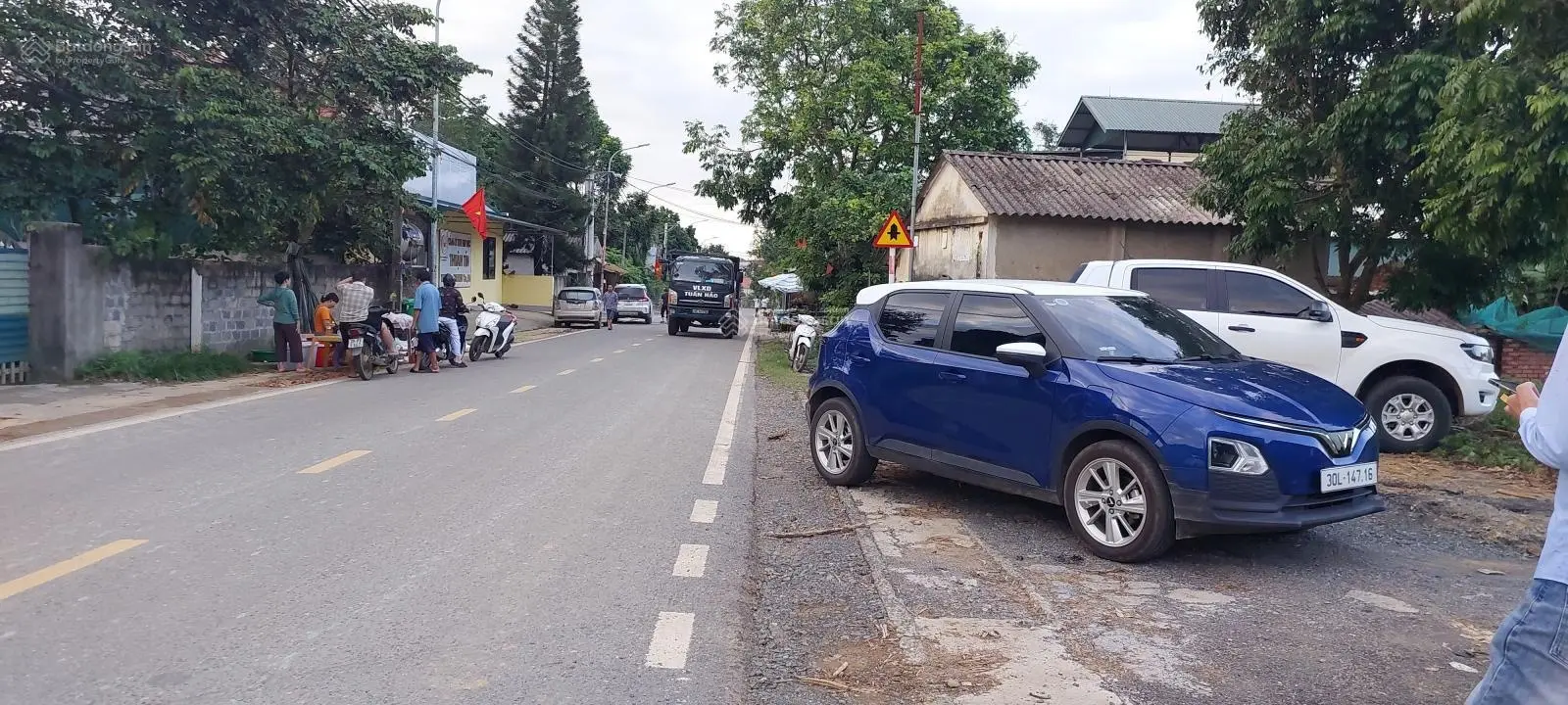 Chủ cần tiền bán gấp lô góc nằm trên trục chính đường nhựa liên xã với đơn giá rẻ nhất khu vực