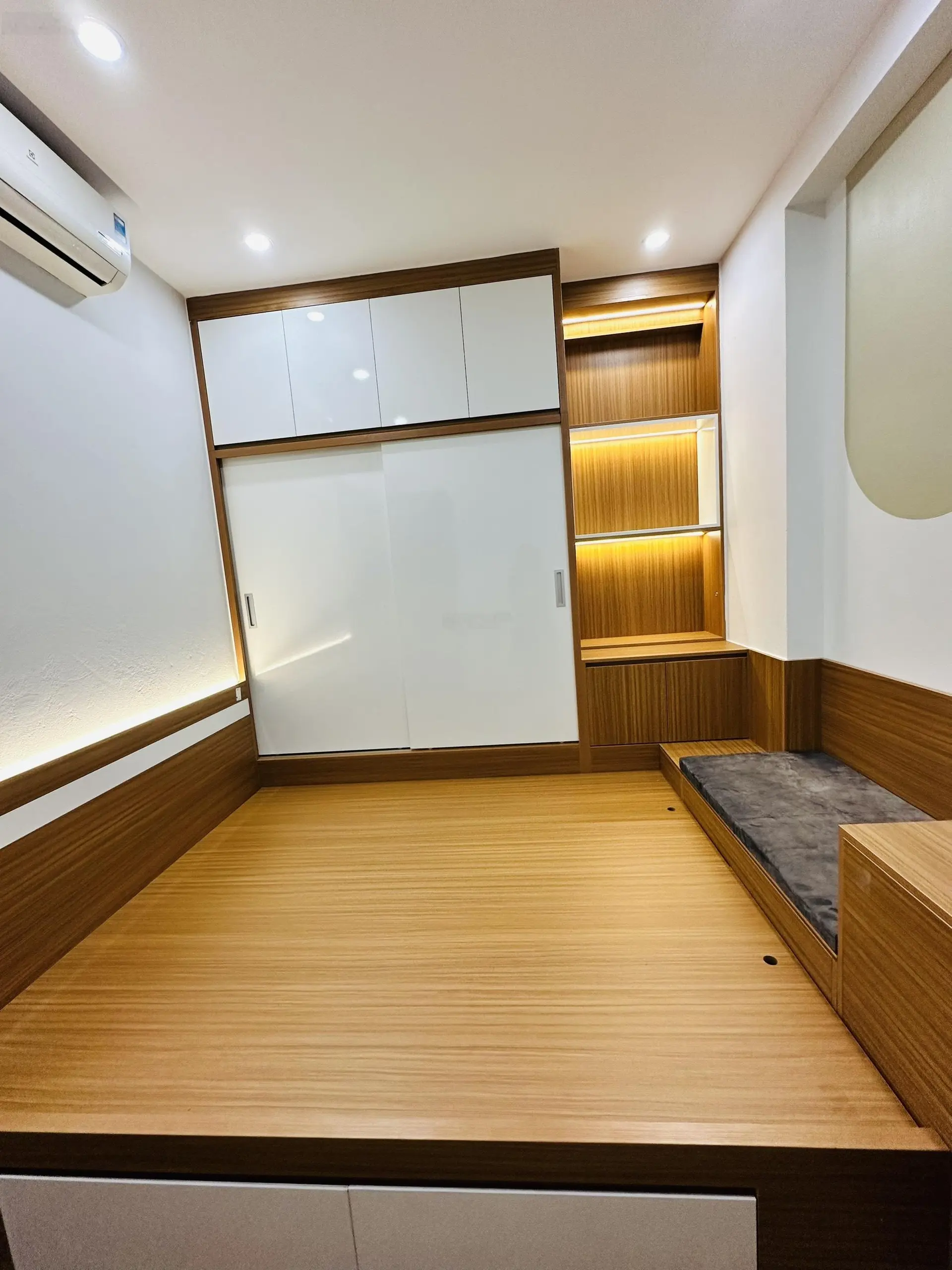Bán căn hộ Hud CT2TP Tây Nam Linh Đàm .Thiết kế 2PN, 1WC.Diện tích 46m 2pn 1vs.Căn góc siêu thoáng.