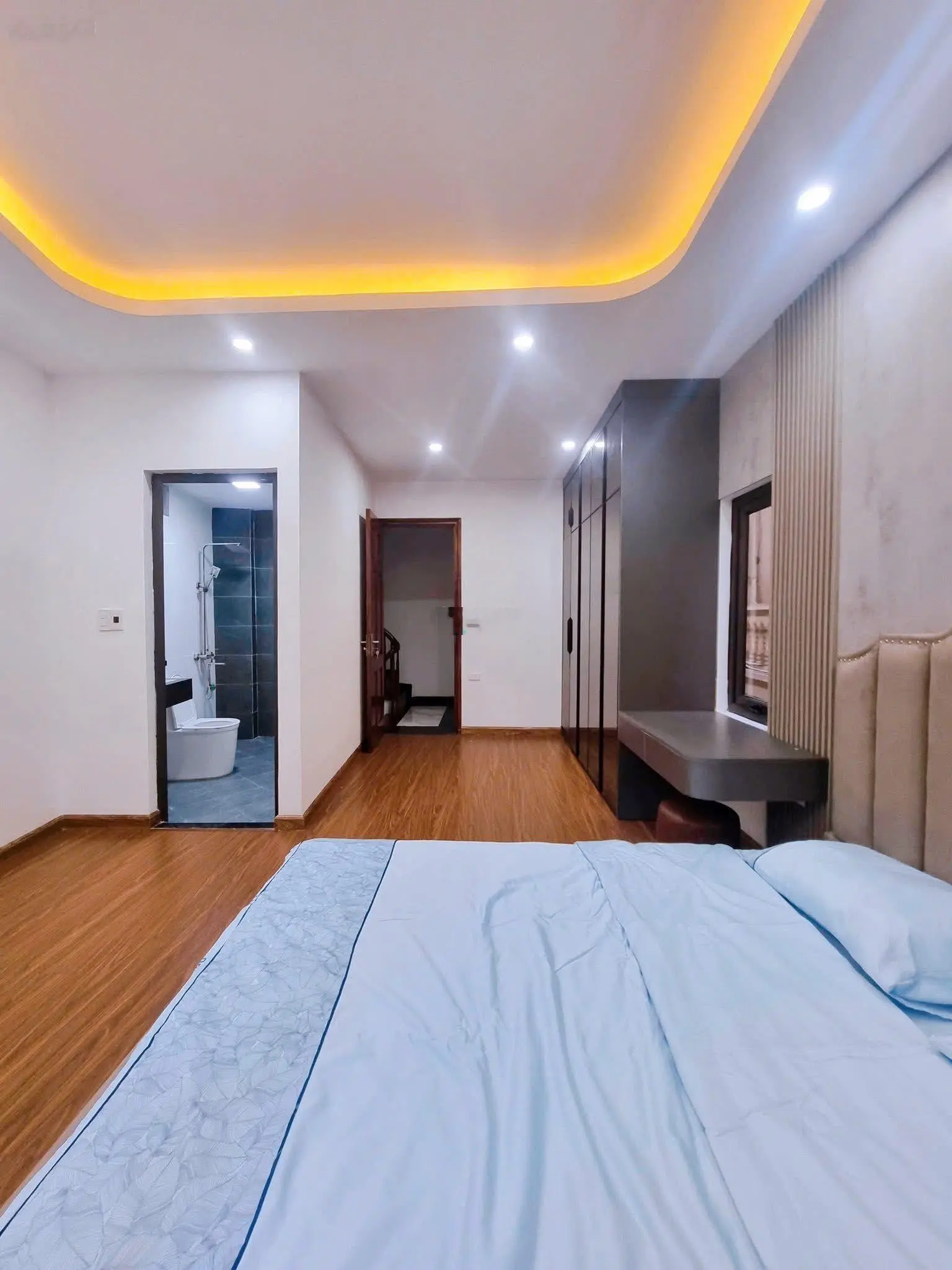 Bán nhà 5 tầng gần đh ngoại thương. p. chùa láng: 34m, 3 ngủ, gần ô tô, tt đống đa, giá 7.35 tỷ.