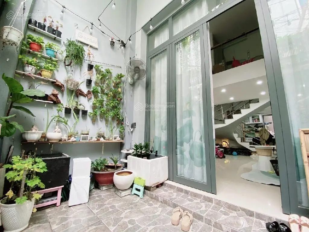Nhà ngay vạn hạnh mall - 3 tháng 2 - quận 10 - 50m - 3 tầng - 3pn - hoàn công - giá chỉ 8,7 tỷ