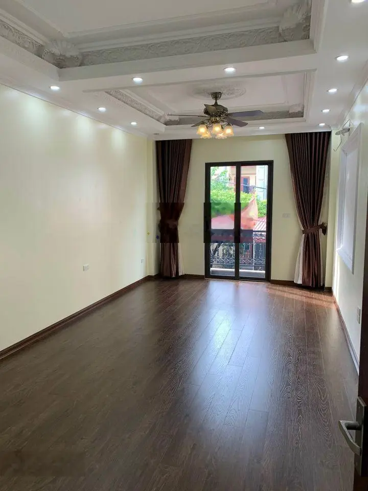 Cần bán nhà 5 tầng Thạch Bàn, ô tô vào tận nhà giá mềm