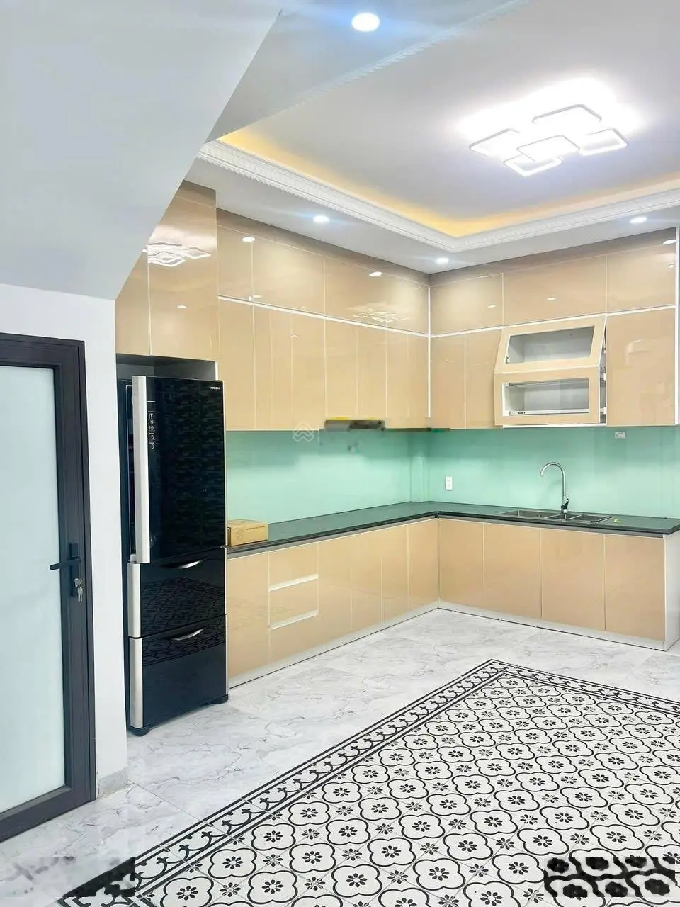 Bán nhà 50,4m2 đối diện công viên giá chỉ hơn 3 tỷ liên hệ e Nguyên 0357 864 ***