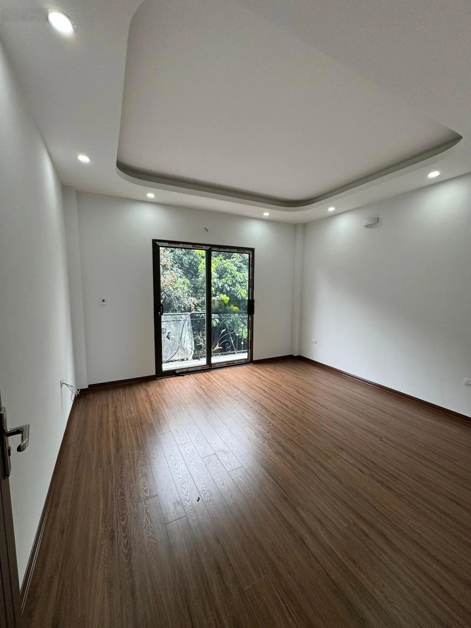 Bán nhà 40m2 giá 2tỷ900 ô tô lùi cửa, sổ đỏ chuẩn, trạm bơm Yên Nghĩa KĐT Đô Nghĩa, không lỗi gì