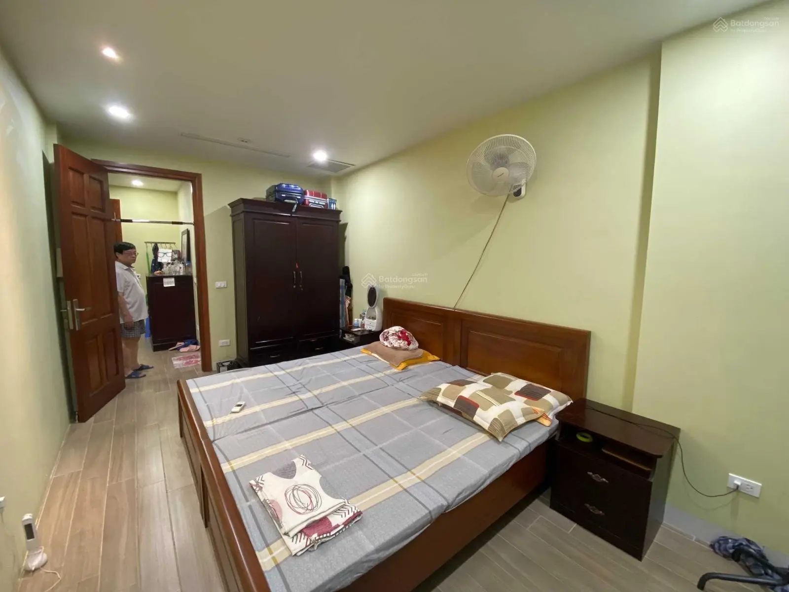 Bán gấp nhà Hào Nam - kinh doanh - ô tô - 1 nhà ra phố - 65m2x7T - MT 6m - LH 0976 767 ***.65