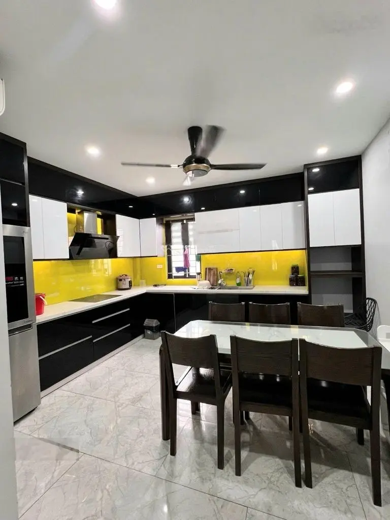 Nhà phố hoàng cầu, 64m, 7 tầng, thang máy, ô tô đỗ cửa. kinh doanh đỉnh.