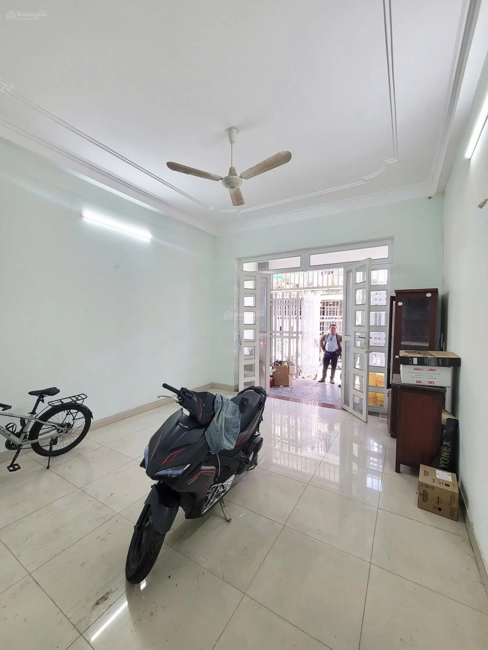 Nhà 4.6x15.5m, 2 lầu, 3.85 tỷ TL, Trung tâm hành chính Dĩ An, nhà còn mới, đường OTO thông 2 đầu