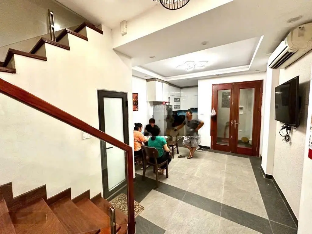 Bán nhà ngõ 80 Việt Hưng - ngõ nông thông rộng - ô tô đõ cổng - nhà dân xây, tặng nội thất - 4.6 tỷ